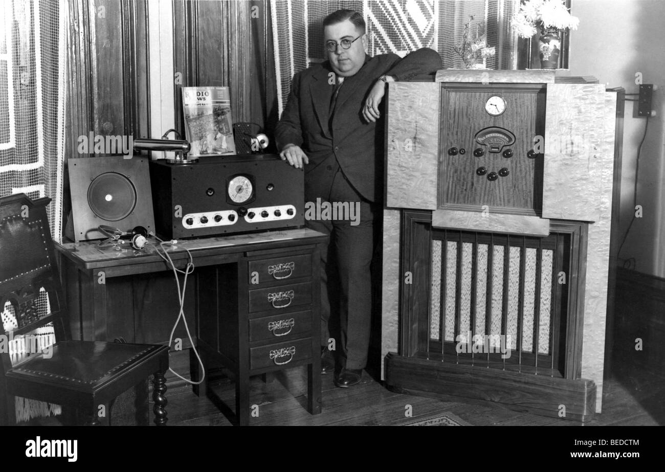 Old radio 1930 hi-res stock photography and images - Alamy