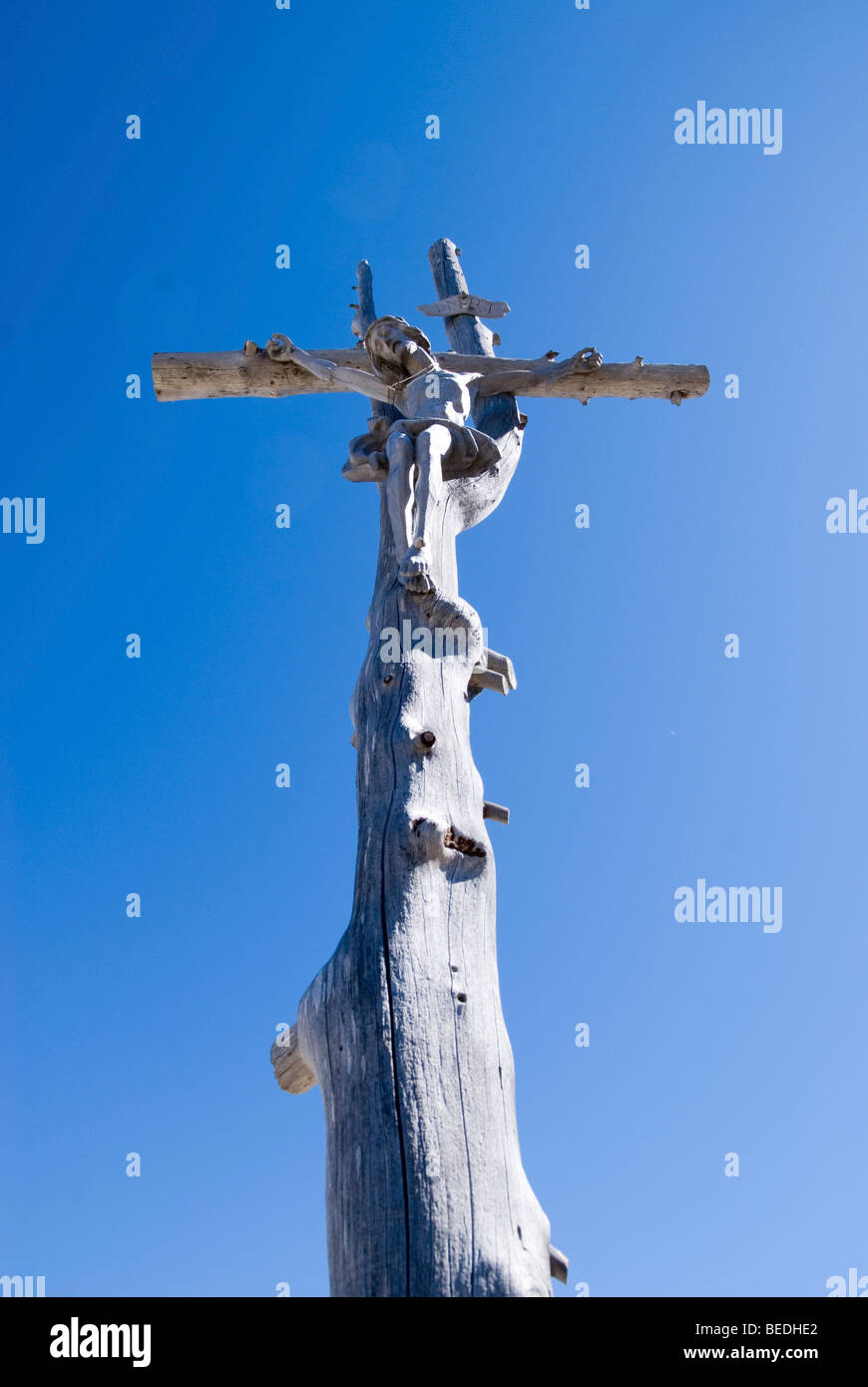 Wayside cross at the col Crespeina in the Puez Geisler National Park, Sëlva, Selva, Val Gardena, Gardena Valley, Groednertal, S Stock Photo