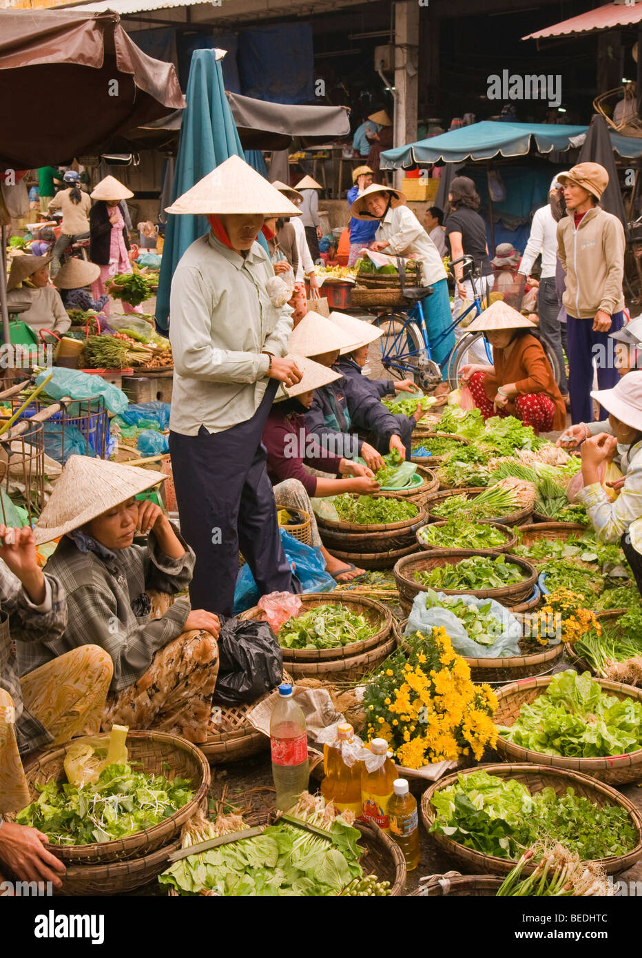 Vendor selling bags in a street market – Stock Editorial Photo ©  imagedb_seller #32949747