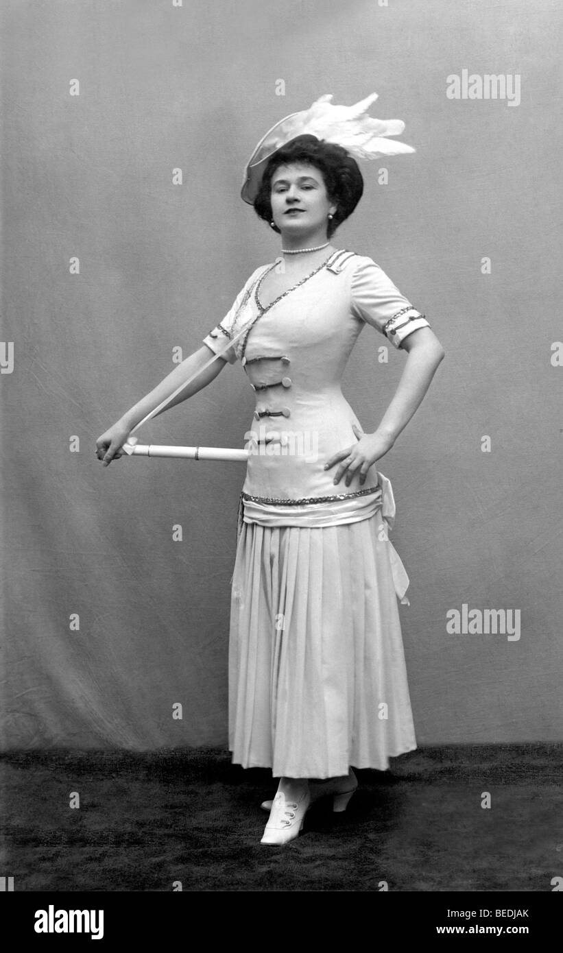 EDWARDIAN LADIES FASHIONS about 1910 Stock Photo - Alamy