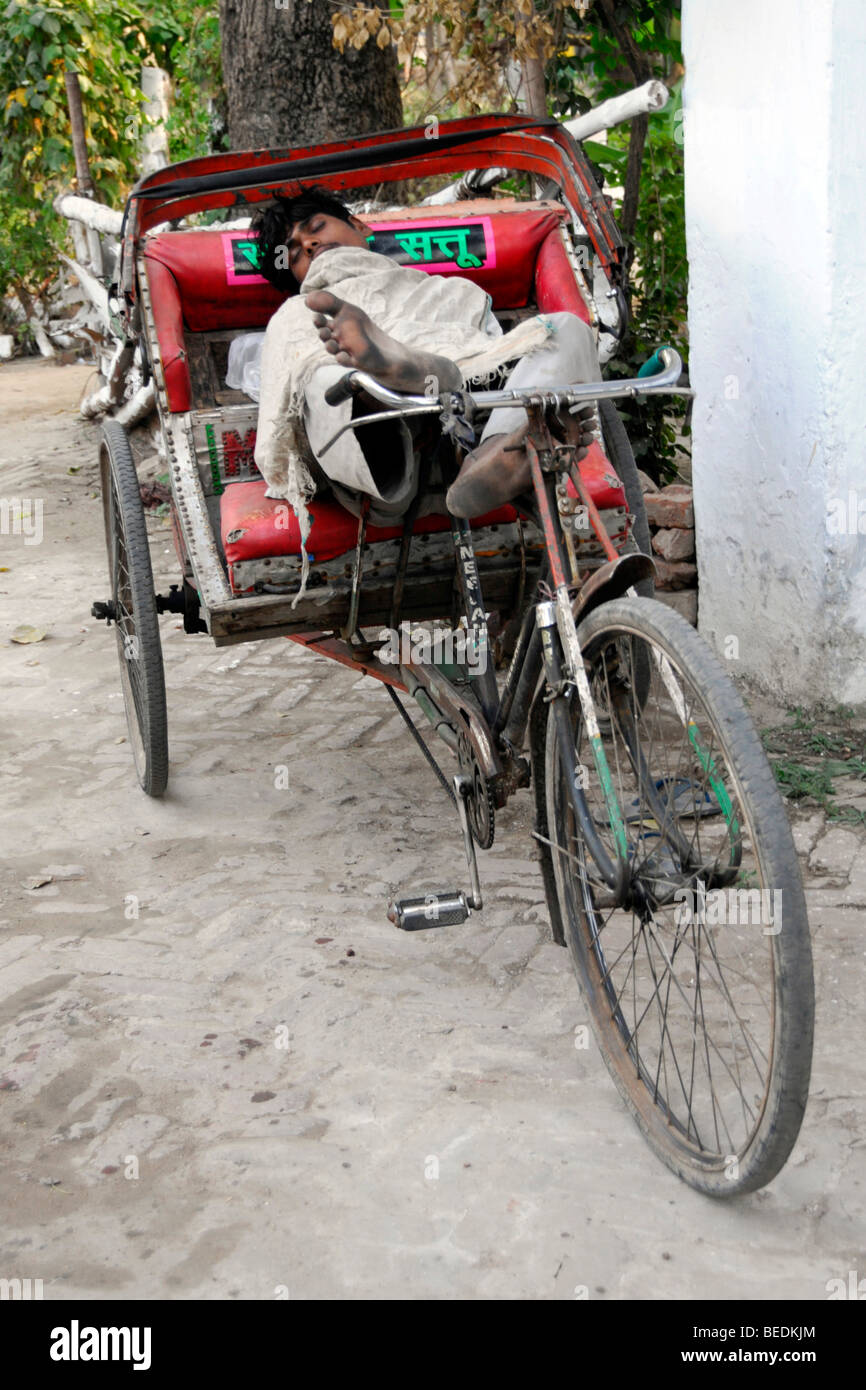 Rickshaw driver taking a break, asleep, Delhi, Rajasthan, North India, Asia Stock Photo