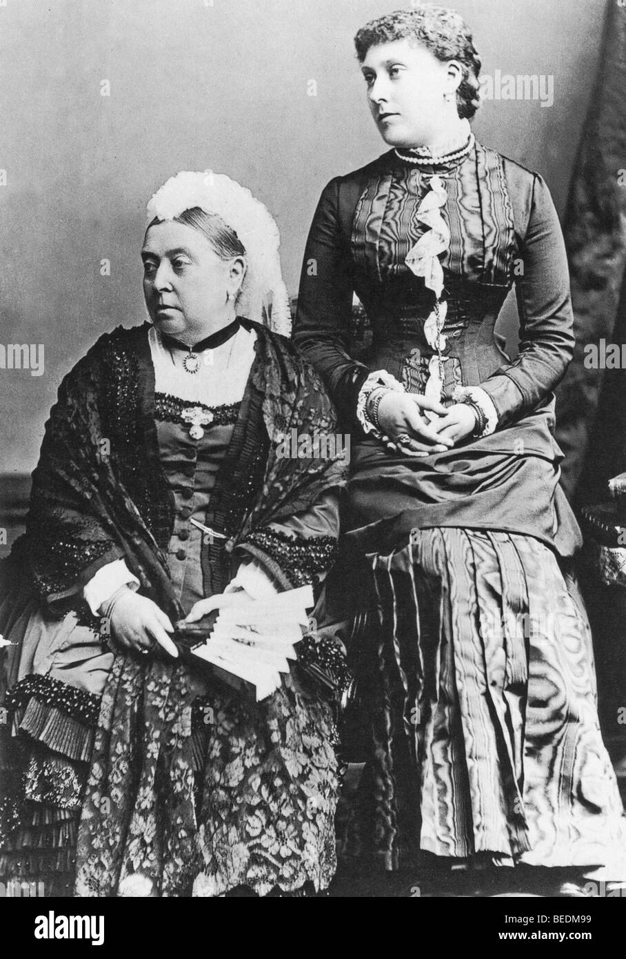 QUEEN VICTORIA and her daughter Princess Beatrice in 1880 Stock Photo