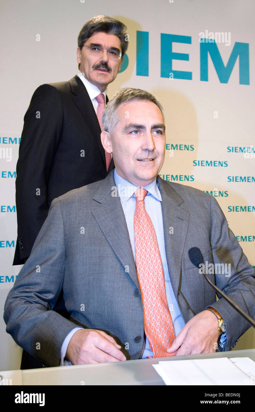 Peter Loescher on the right, chairman of the Siemens AG and Jo Kaeser on the left, chief financial officer, during the press co Stock Photo