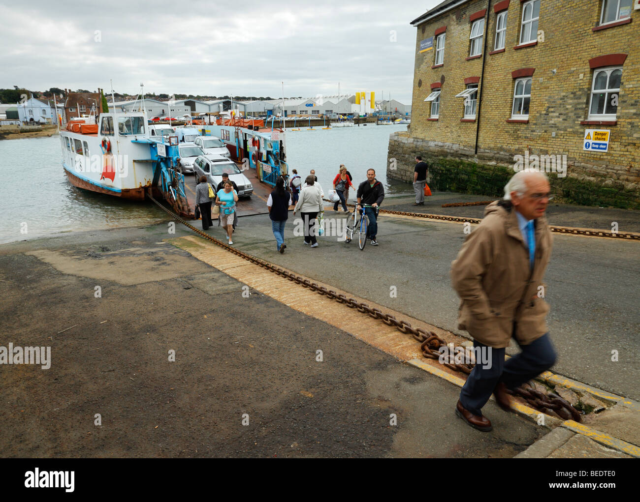 Passengers disembarking from the Cowes chain ferry. Cowes, Isle of Wight, England, UK. Stock Photo