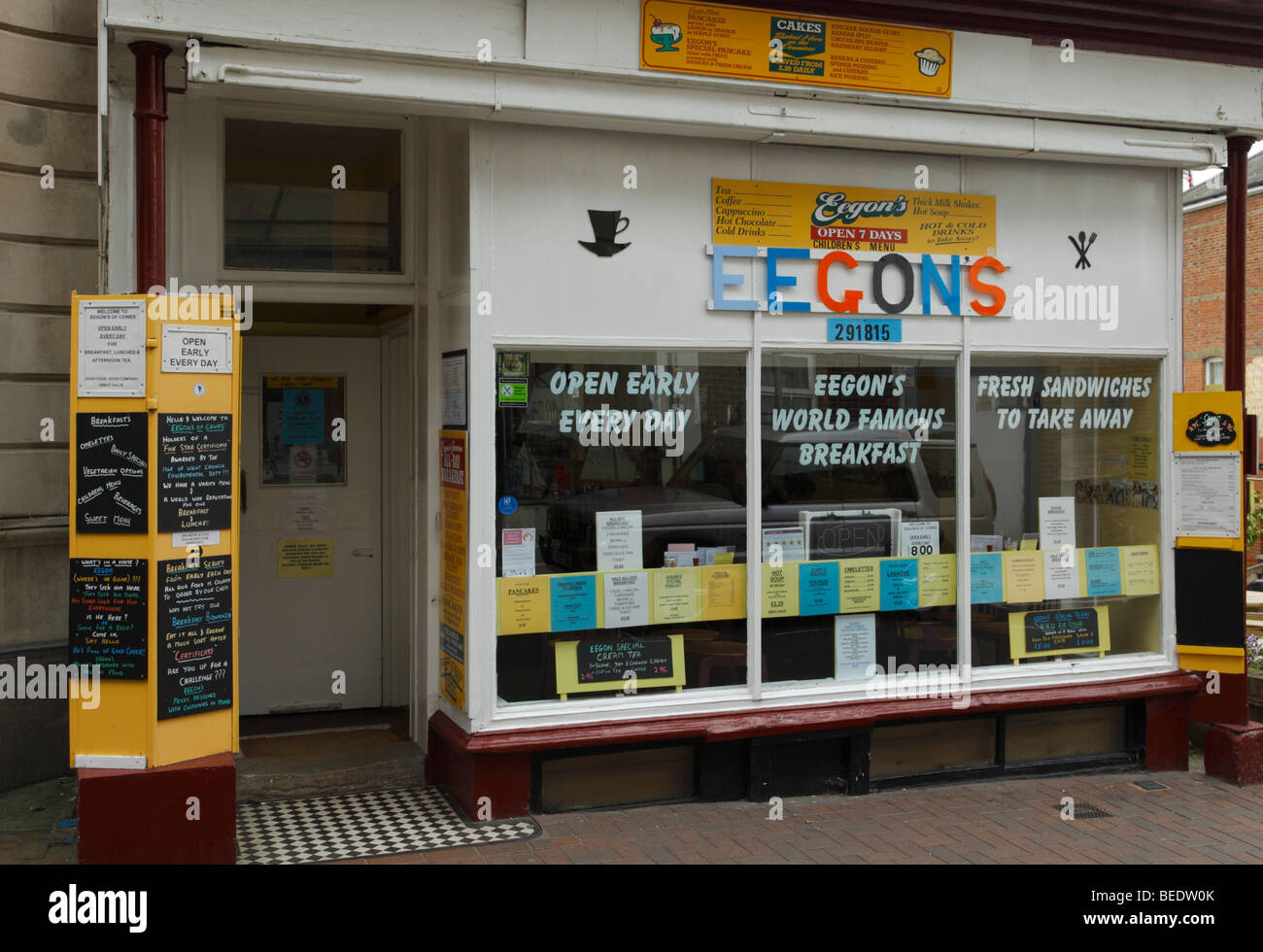Eegons cafe. Cowes High Street, Isle of Wight, England, UK. Stock Photo