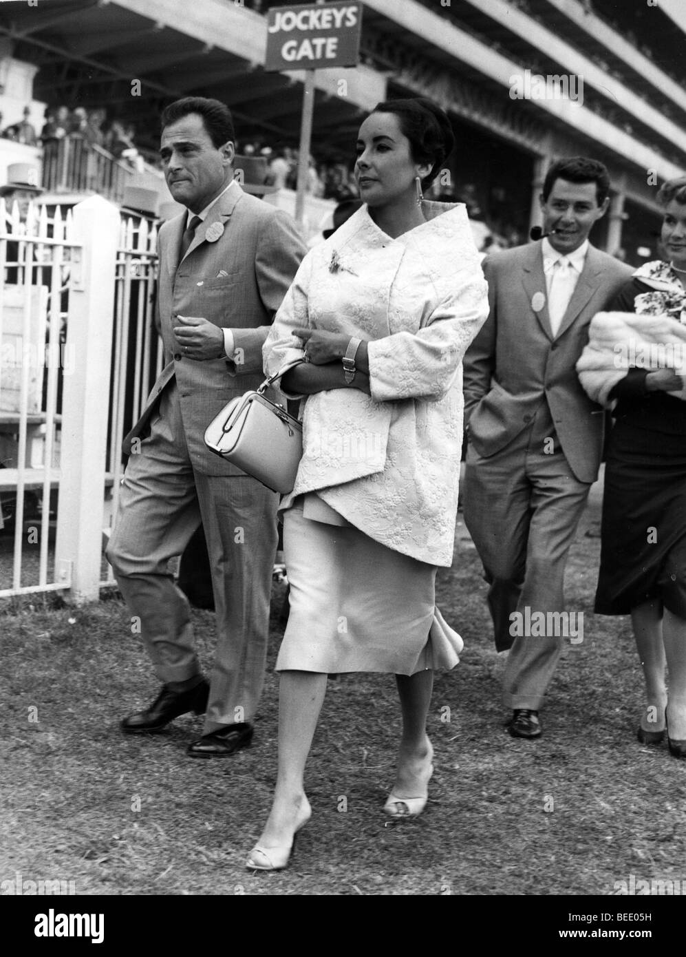 Actress Elizabeth Taylor at the horse races Stock Photo