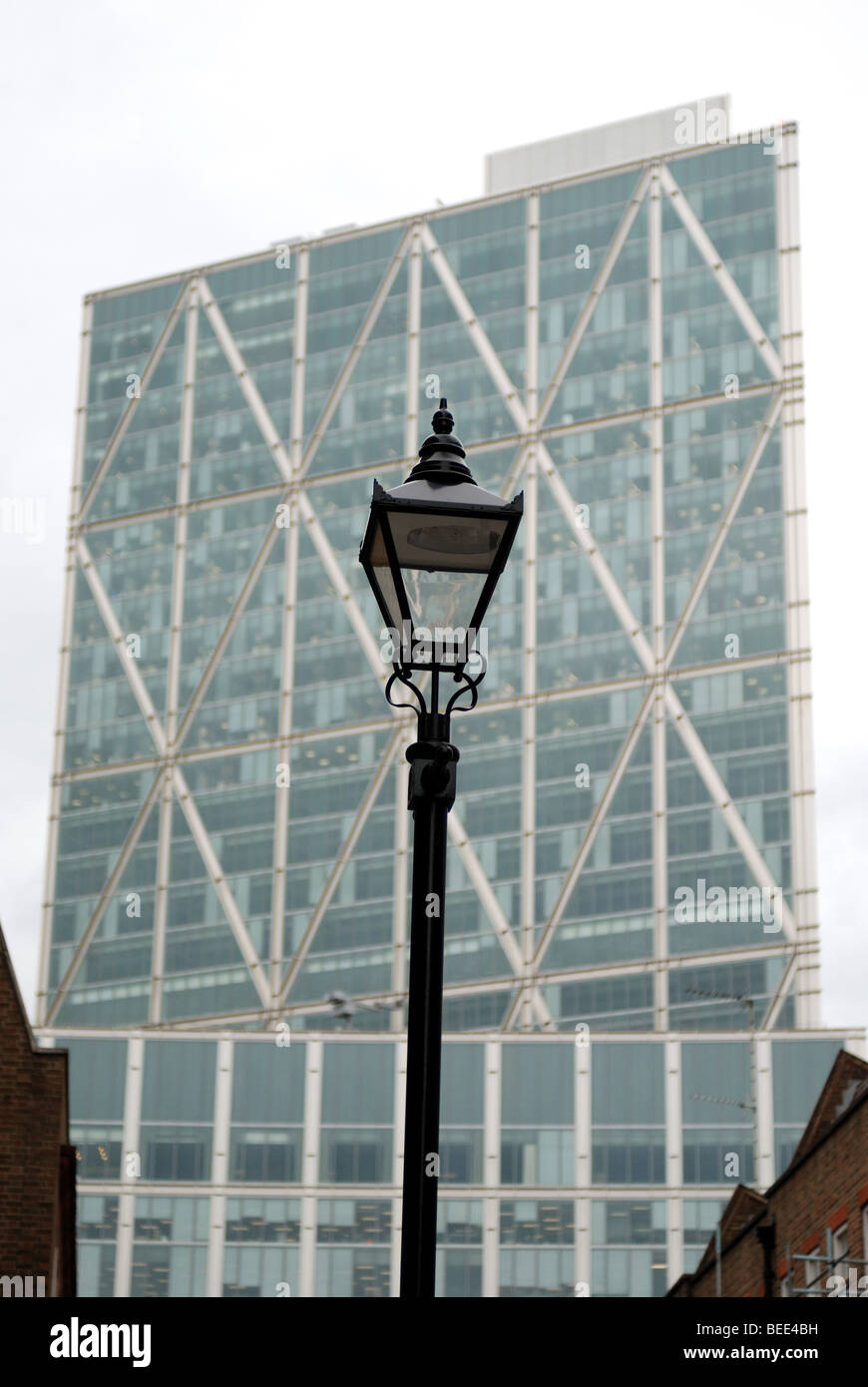 Old style london street lamp hi-res stock photography and images - Alamy