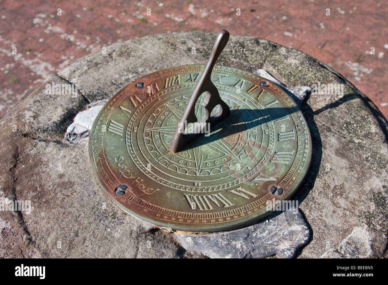 Churchyard sundial showing 2 O'Clock in Framfield Village in Sussex, England. 'Sunny Hours' is inscribed also. Stock Photo