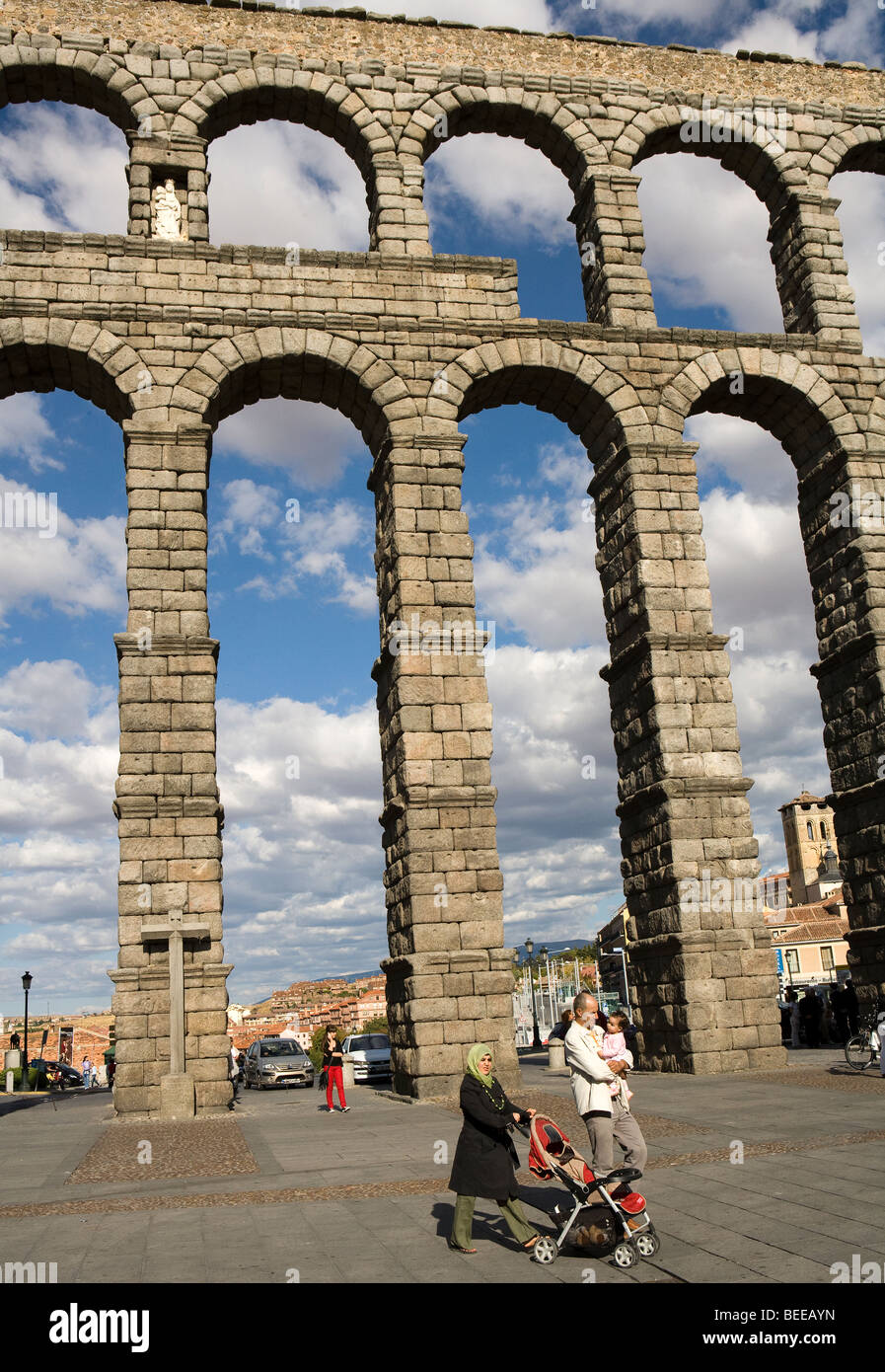 Roman aqueduct segovia spain Stock Photo - Alamy