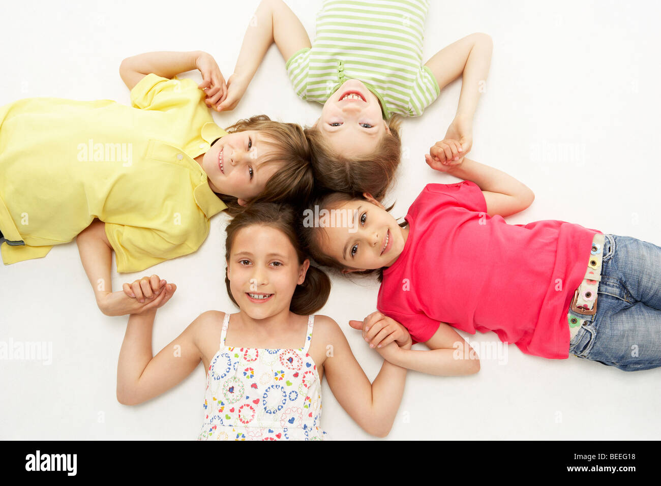 Children holding hands circle hi-res stock photography and images - Alamy