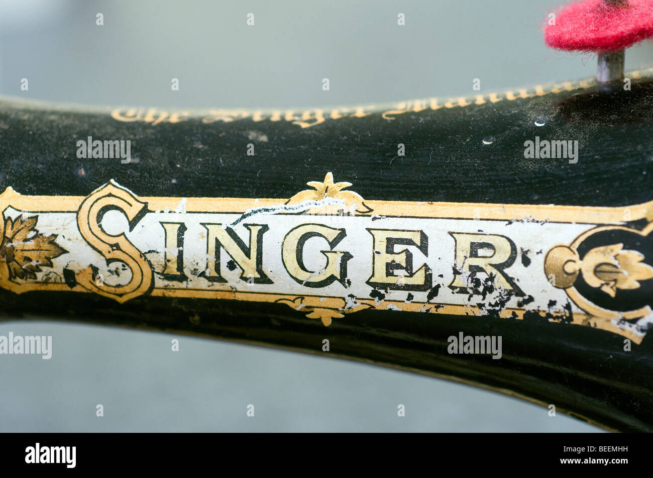Singer sewing machine hires stock photography and images Alamy