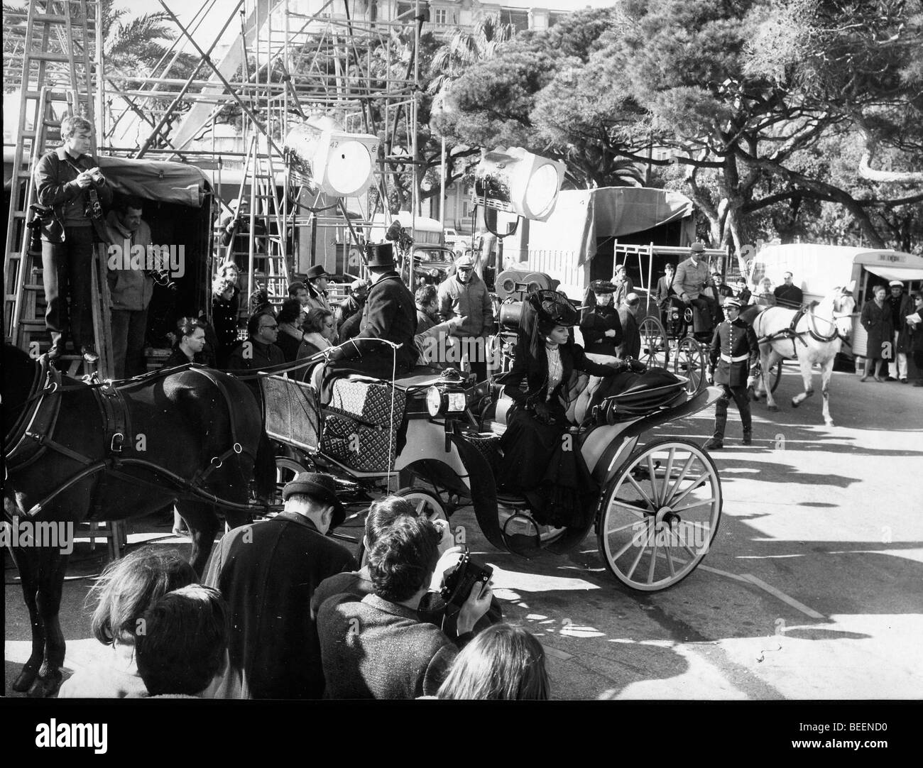 Actress Sophia Loren on the set of 'Lady L' Stock Photo Alamy