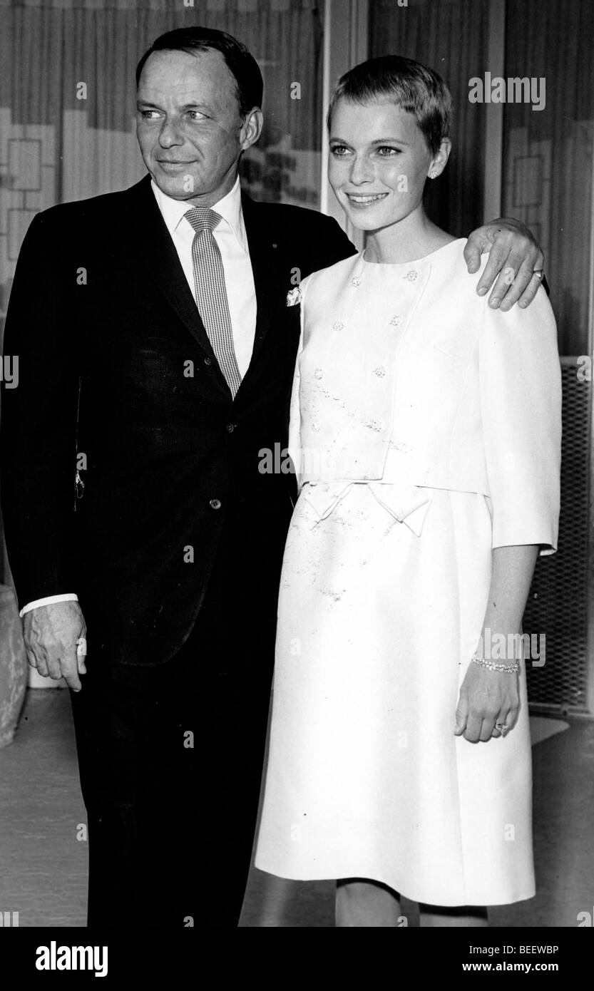 Frank Sinatra and Mia Farrow at their wedding in Vegas Stock Photo