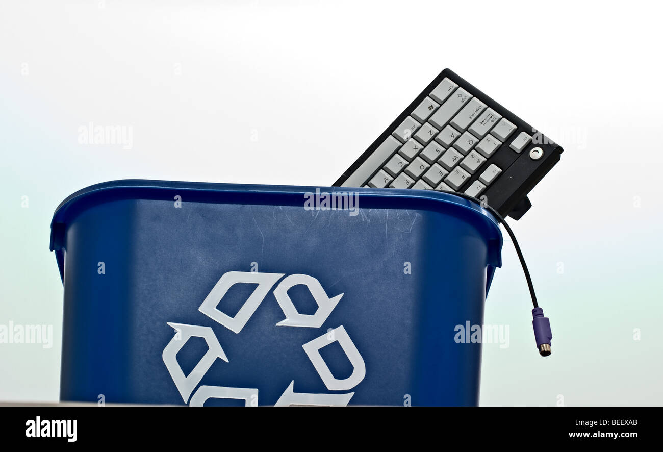 Recycle bin computer hires stock photography and images Alamy