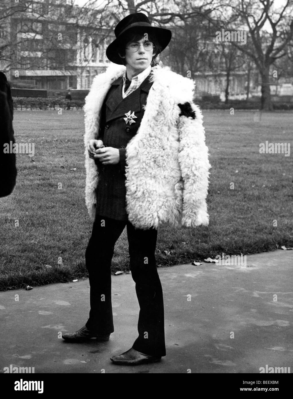 5507635 (900324) Keith RICHARD ( Richards ) , von den Rolling Stones , britische Rockgruppe , mit Hut und Pelzjacke , geht Stock Photo