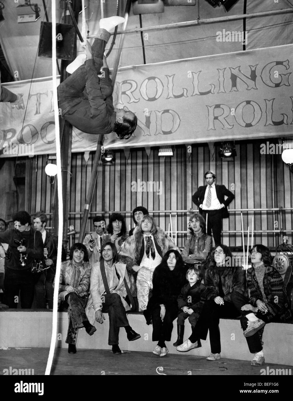 5534211 (900324) Aufnahme zur TV-Produktion ' The Rolling Stones Rock 'n' Roll Circus Show ' . Hintere Reihe v.l.n.r.: Bill Stock Photo