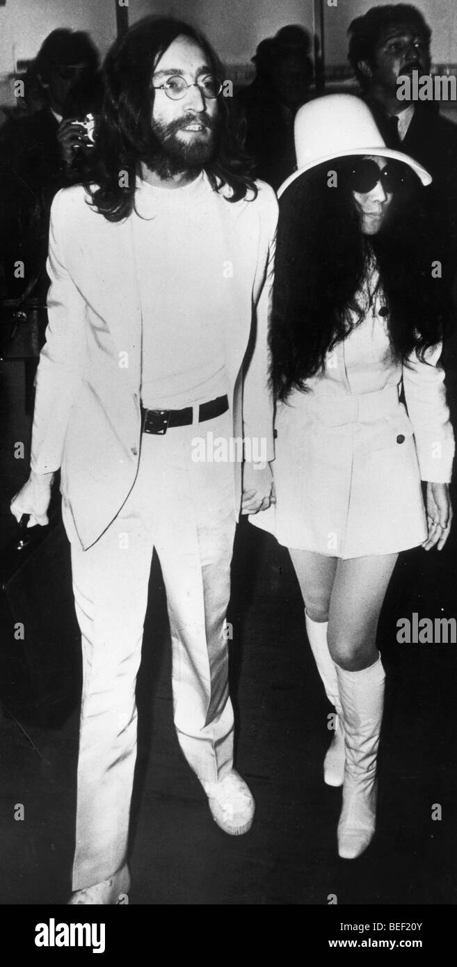 John Lennon and Yoko Ono after honeymoon lie-in Stock Photo