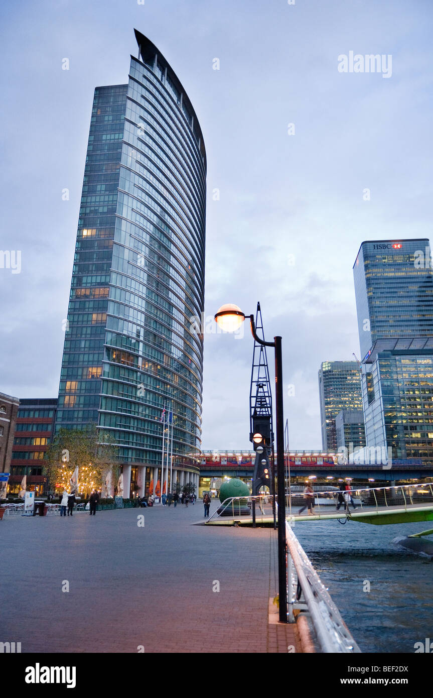 London marriott hotel west india hi-res stock photography and images ...