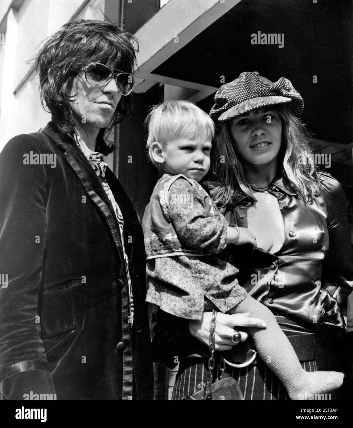 5507642 (900324) Keith RICHARD ( Richards ) von den Rolling Stones , britische Rockgruppe , mit seiner Freundin Anita Stock Photo