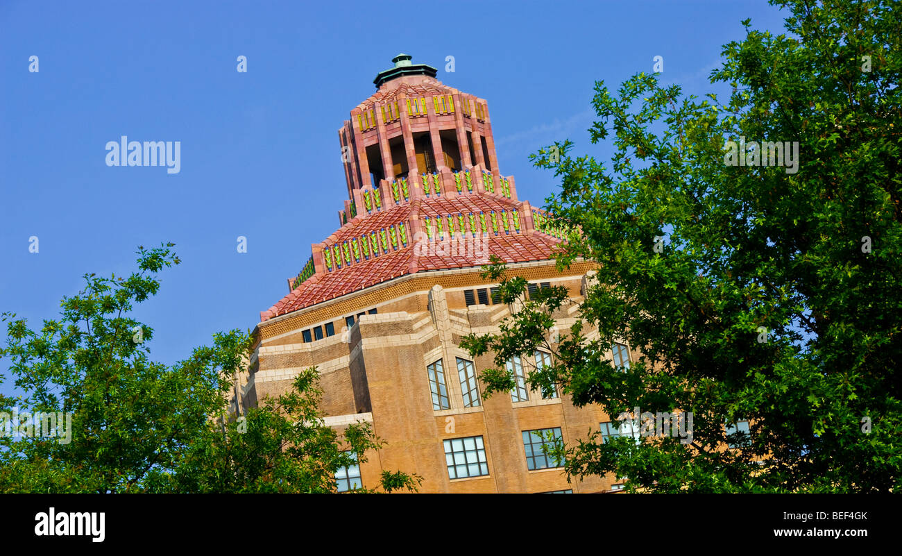 Asheville City Hall, built in 1928 in Art Deco style, on National Register of Historic Places 