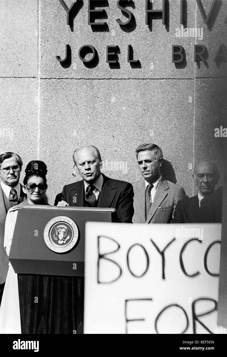 President Ford speaking at a High School Stock Photo