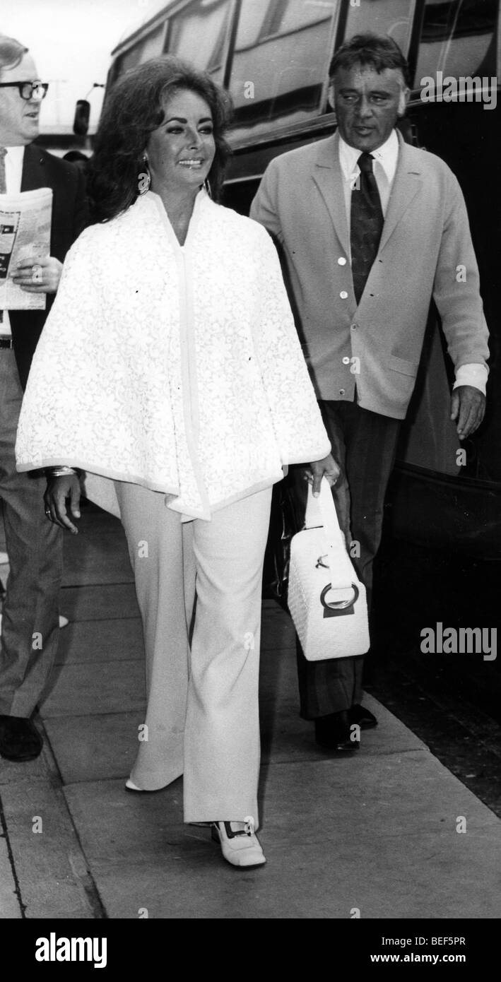 Actress Elizabeth Taylor travels with Richard Burton Stock Photo