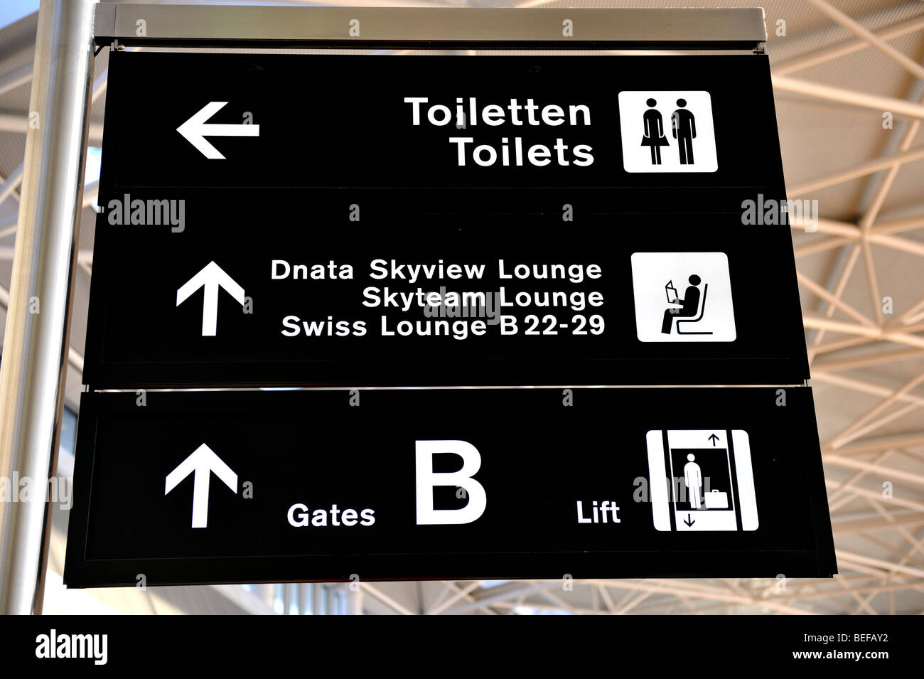 Airport toilet sign hires stock photography and images Alamy