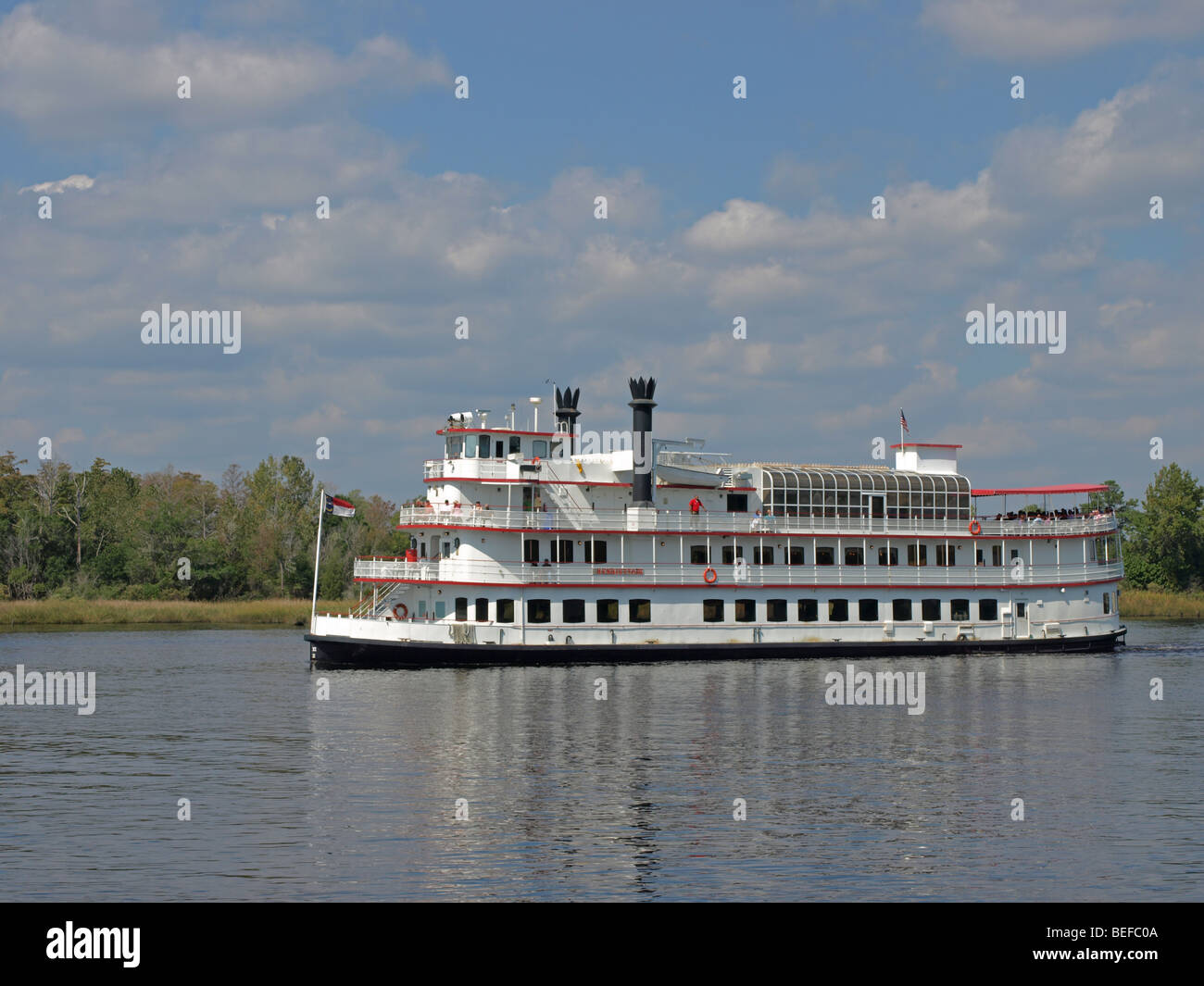 Paddle Wheel Boat Stock Photos &amp; Paddle Wheel Boat Stock ...