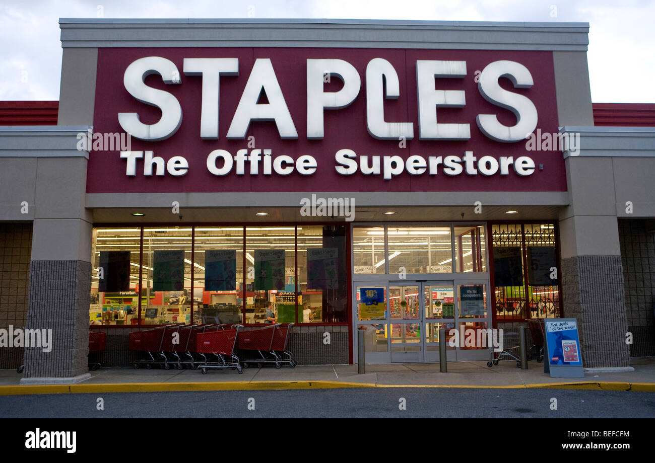 A Staples retail location in Maryland Stock Photo - Alamy