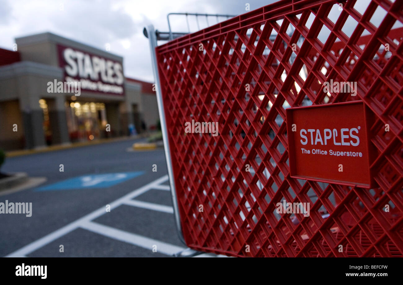 A Staples retail location in Maryland Stock Photo - Alamy