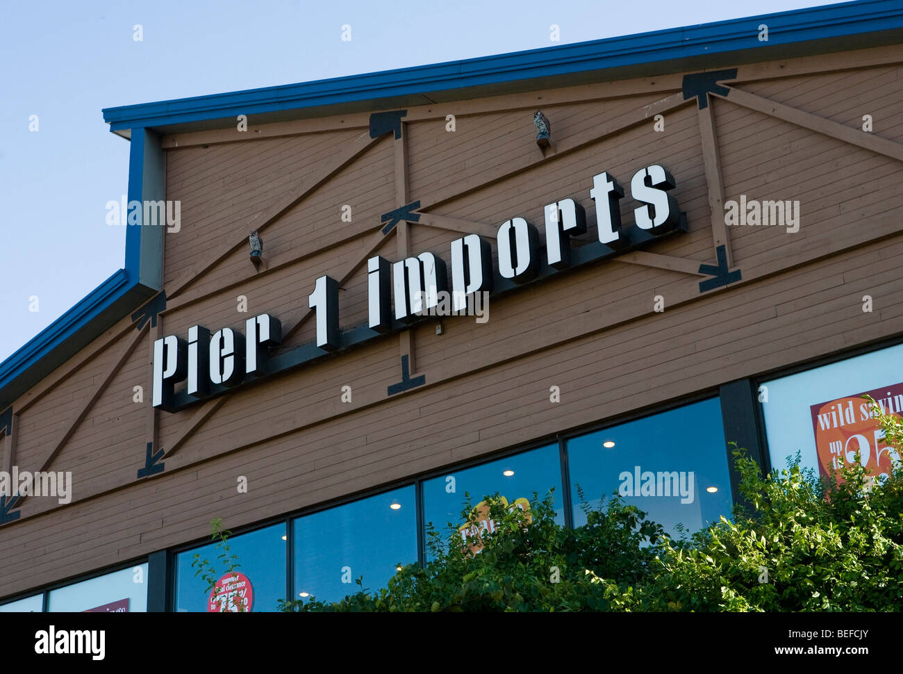 A Pier 1 Imports retail location in Maryland.  Stock Photo