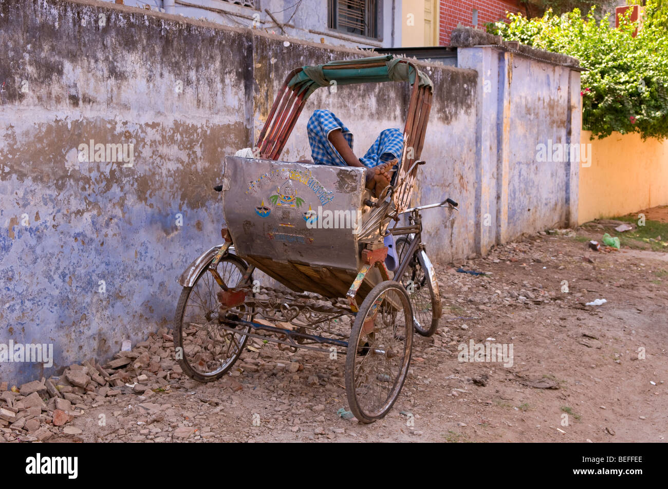 Sleeping in the rickshaw hi-res stock photography and images - Alamy