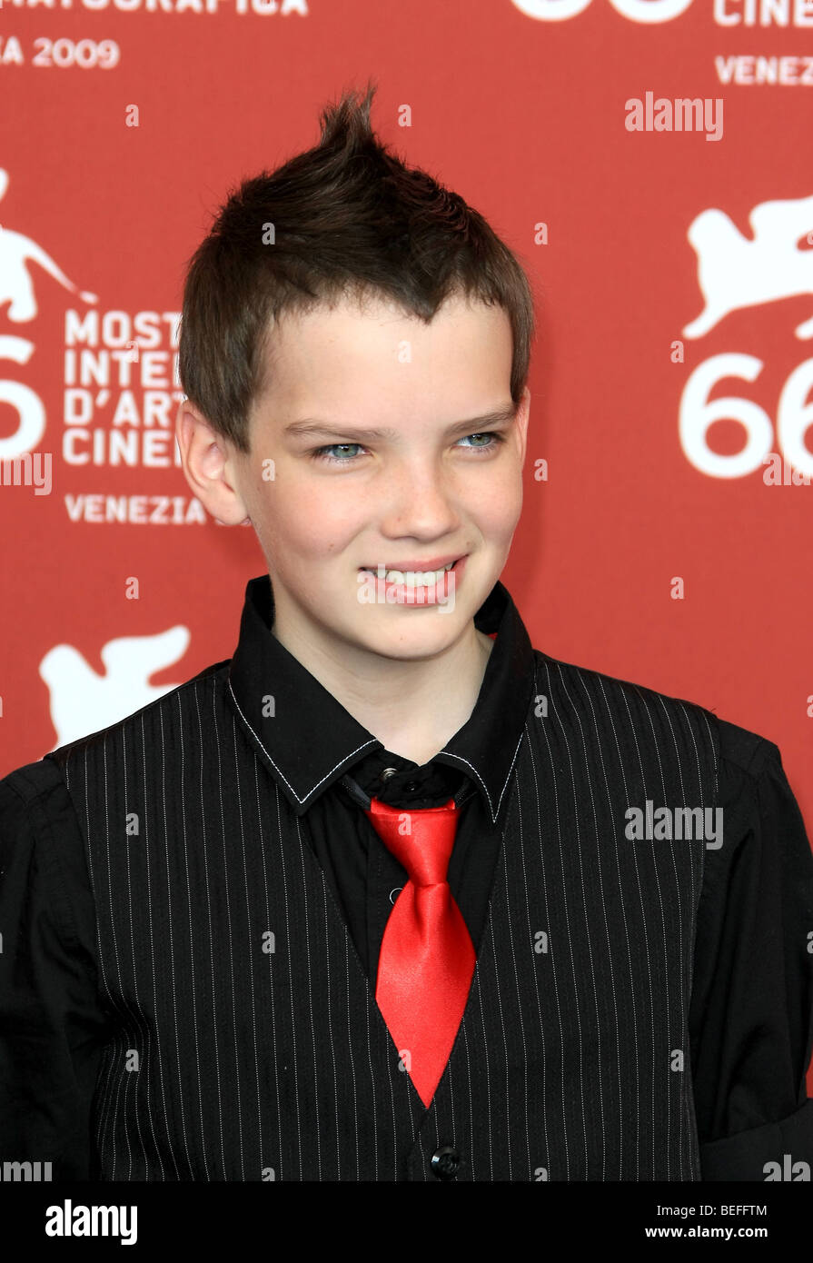 Kodi Smit Mcphee The Road