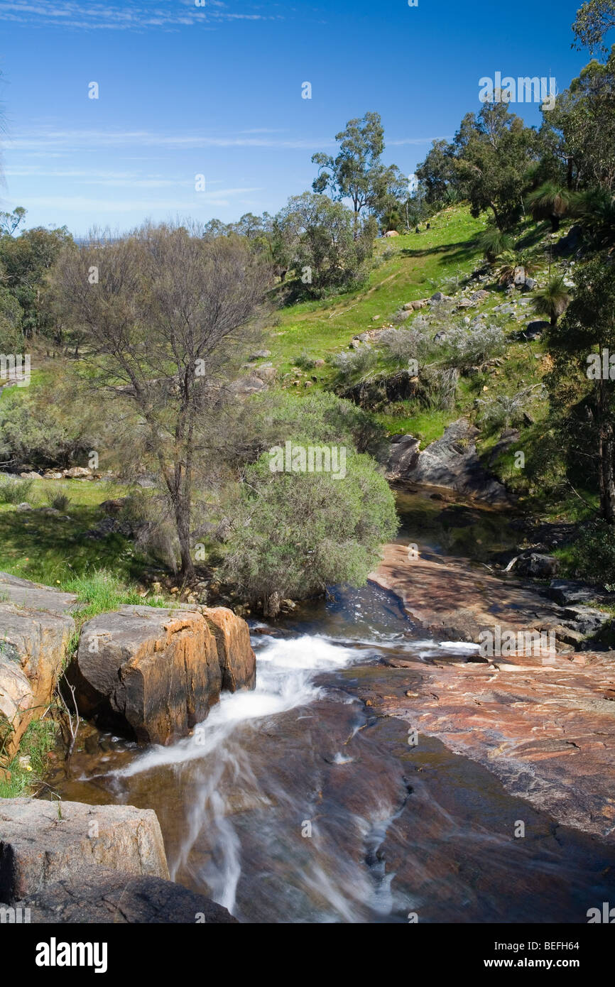 Creek running over rocky plateau in the Australian bush Stock Photo - Alamy