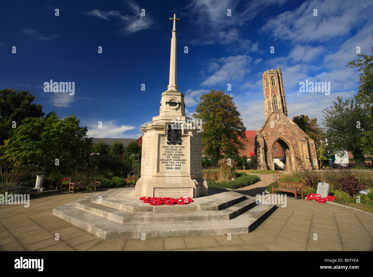 The war memorial and Greyfriars Tower in Tower Gardens King's Lynn, Norfolk. Stock Photo