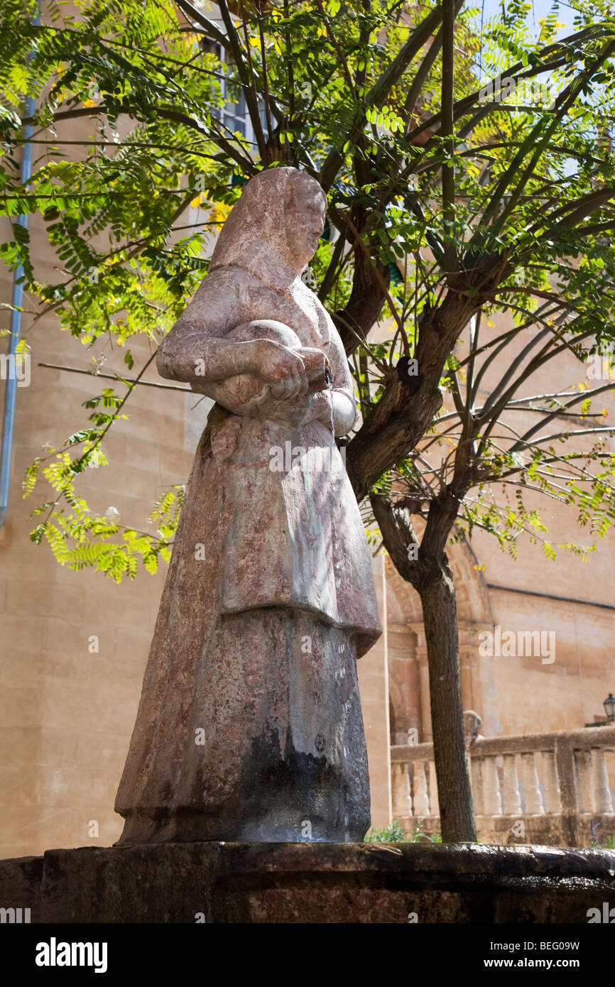 Statue woman pouring water fountain hi-res stock photography and images