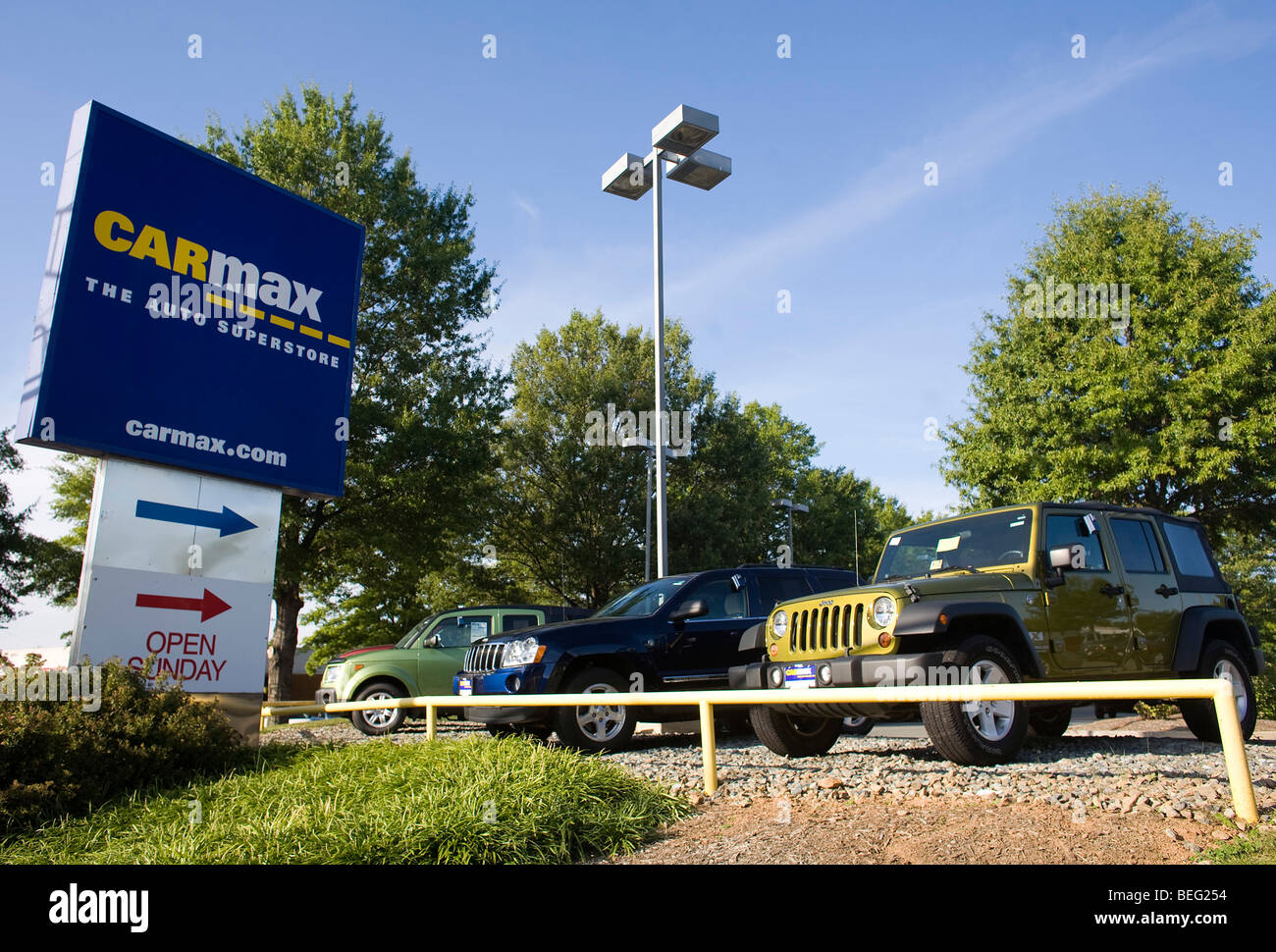 A Carmax retail location in Maryland Stock Photo Alamy