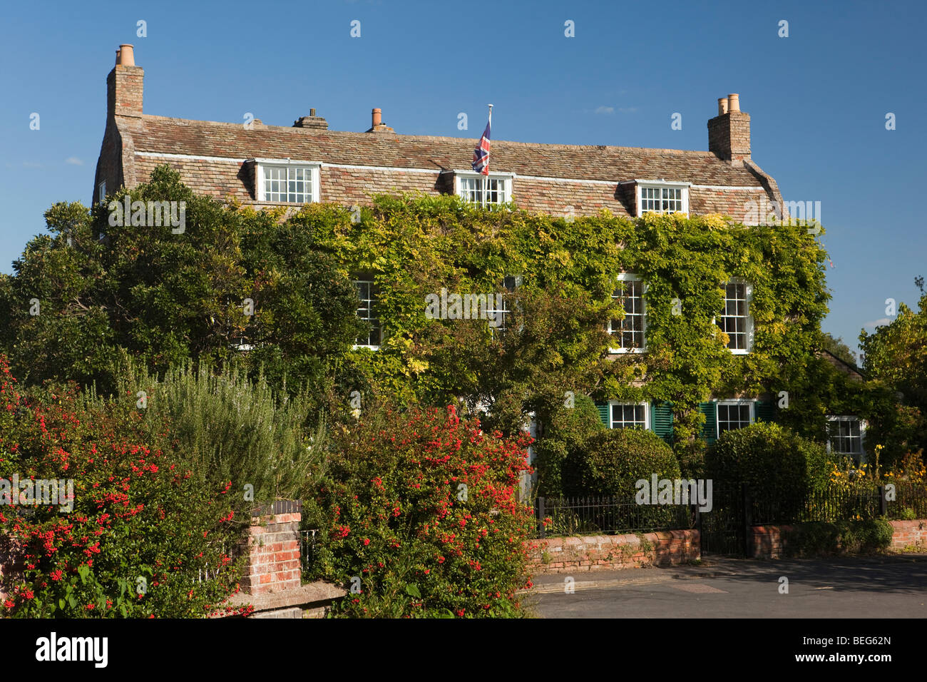 England, Cambridgeshire, Hemingford Grey, colourful flowers in front