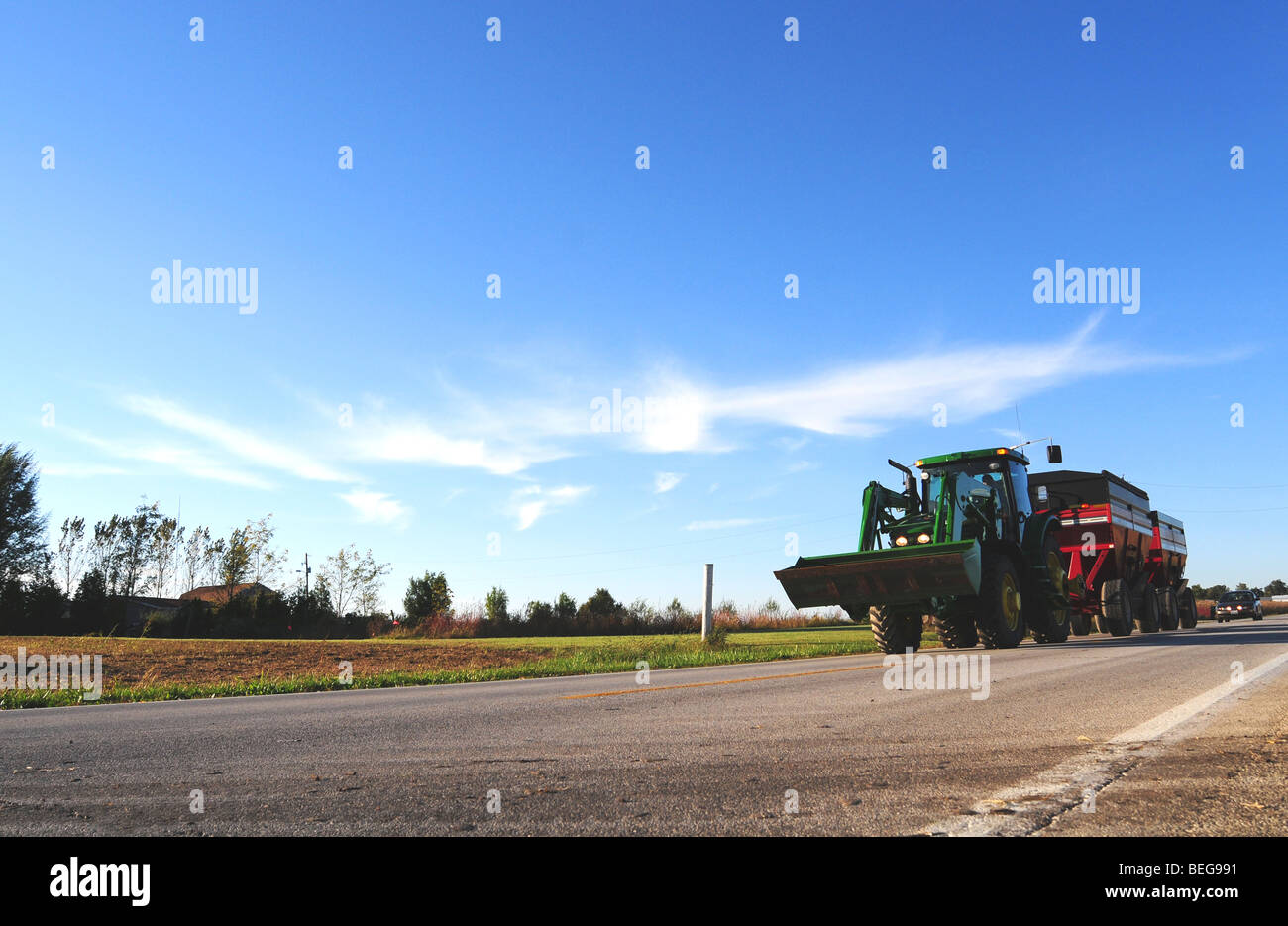 Farm Equipment Road Stock Photos & Farm Equipment Road Stock Images Alamy