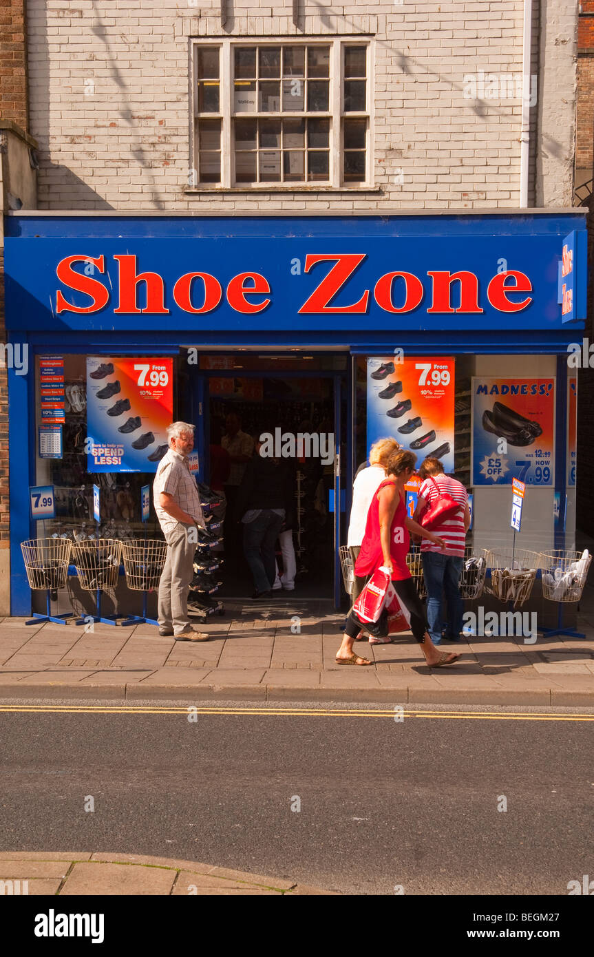 The shoe zone shop store in Great Yarmouth , Norfolk , Uk Stock Photo ...