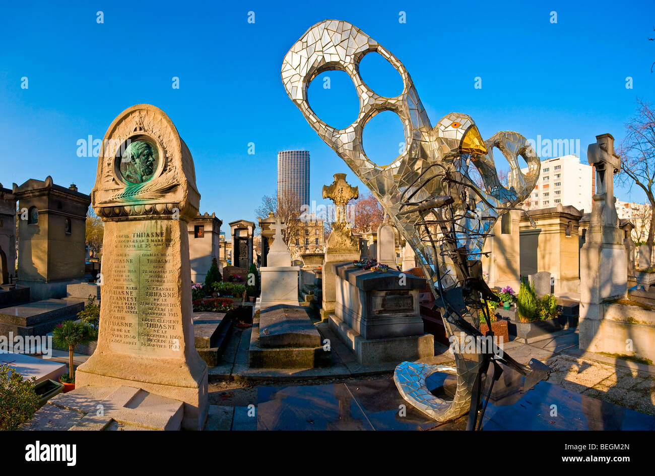 Ange, tombe du Cimetière du Montparnasse à Paris Photos