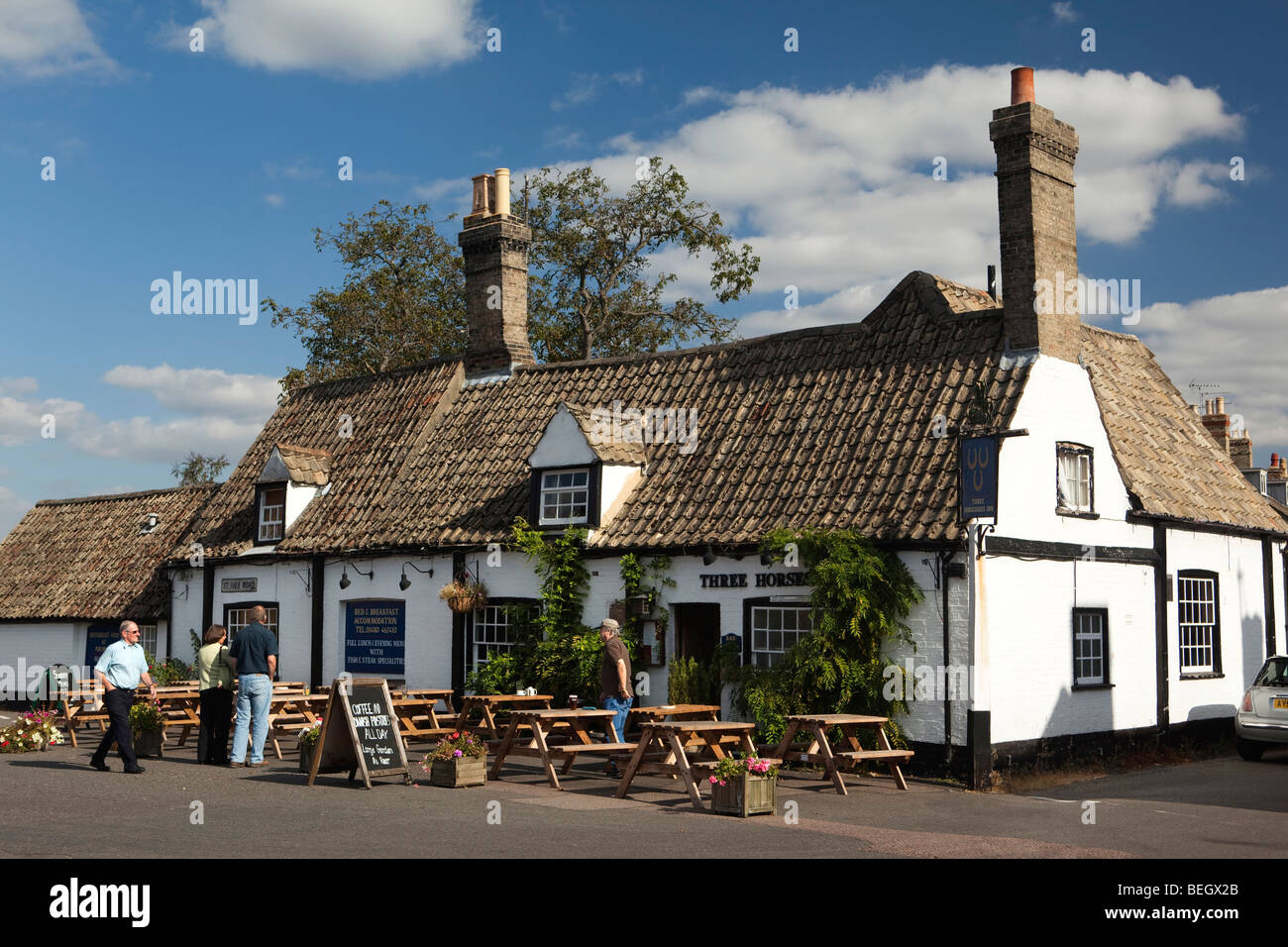 England, Cambridgeshire, Huntingdon, Houghton village green, three horseshoes pub Stock Photo