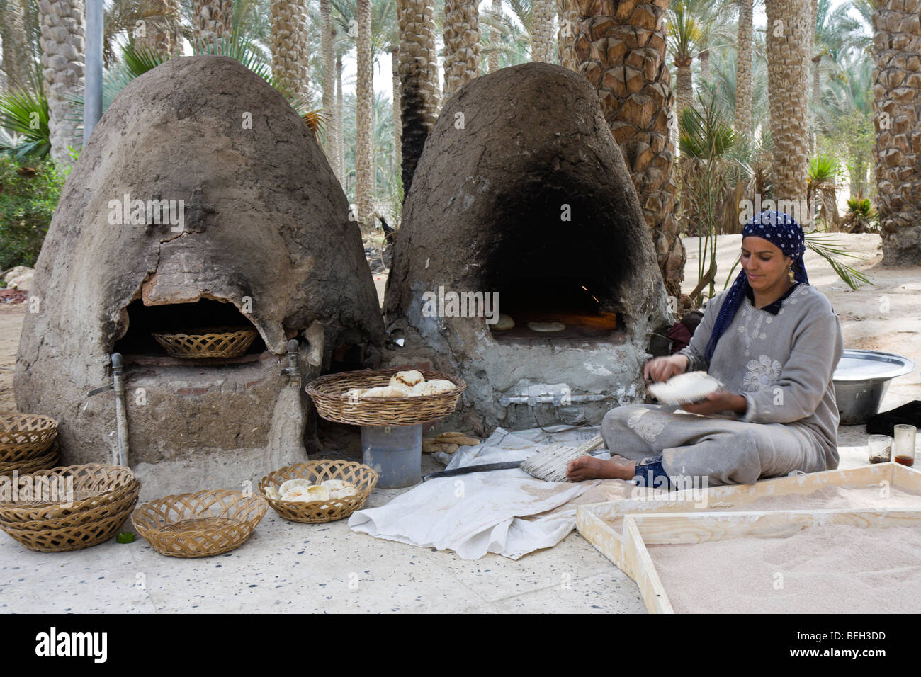 Egyptian baking Flatbread in woold fired Oven, Dahshur, Egypt Stock Photo