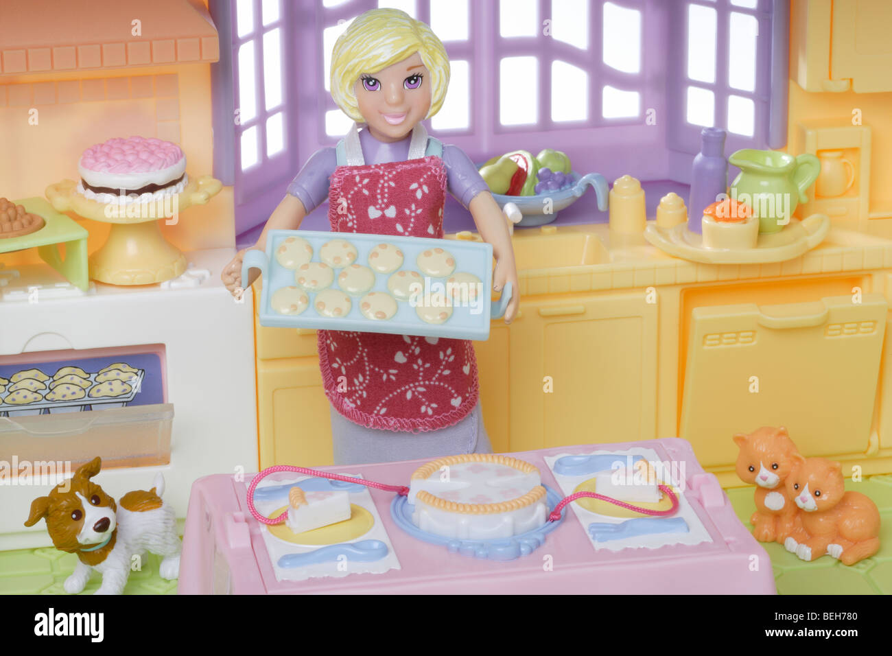 Doll kitchen hi-res stock photography and images - Alamy
