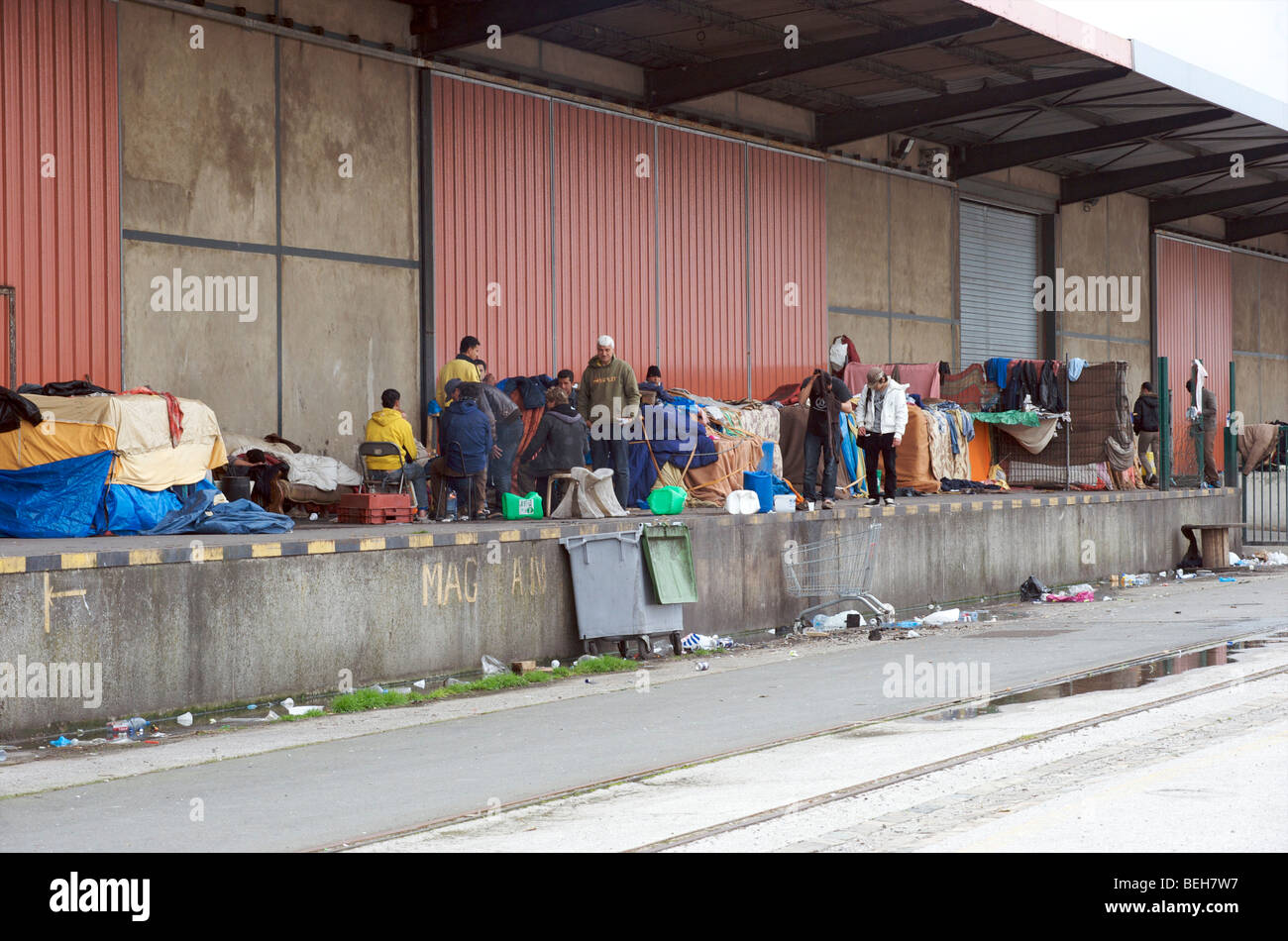 Calais, palestinian refugees hoping to reach the UK Stock Photo - Alamy