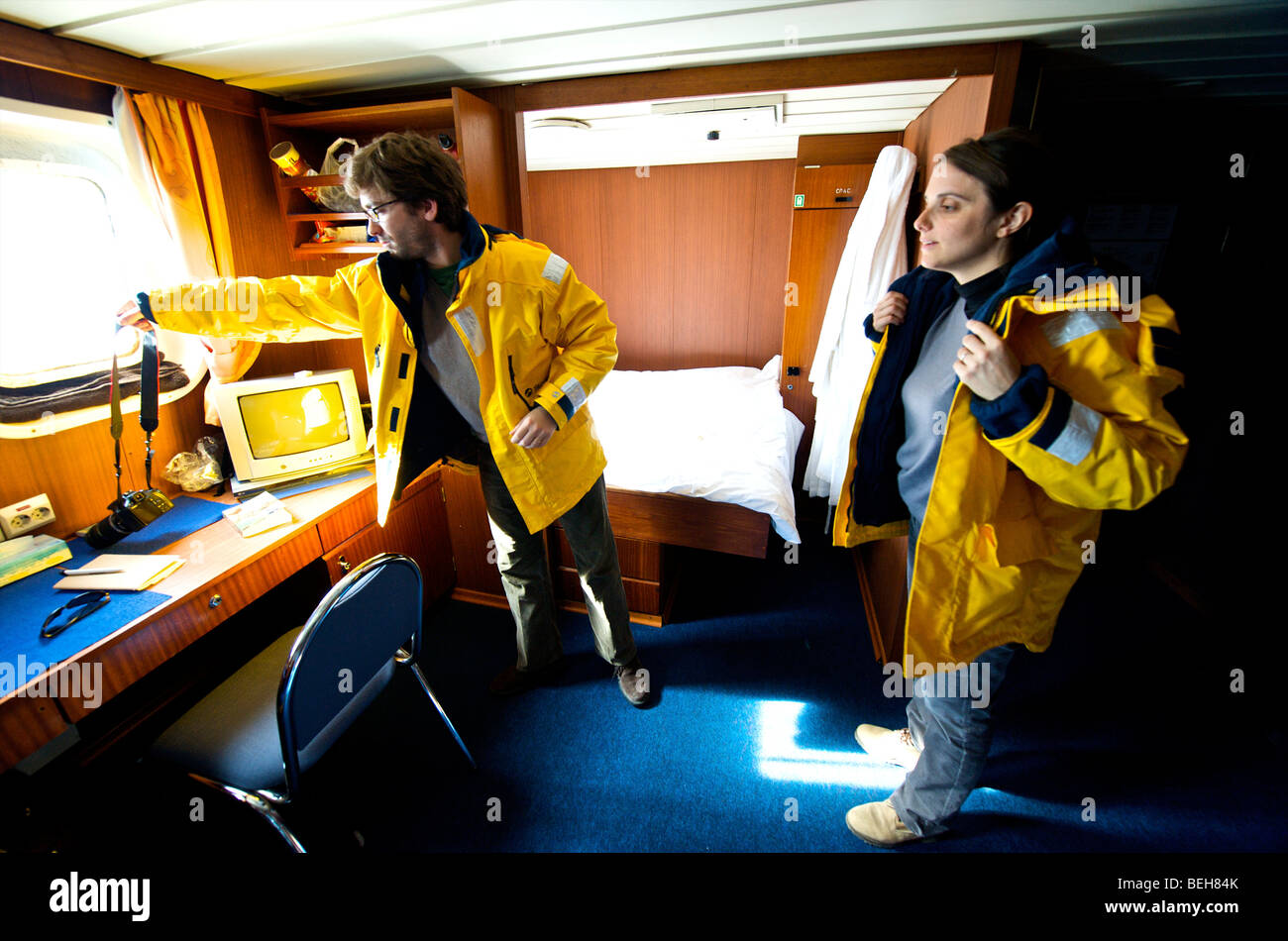 Spitsbergen Svalbard Arctic Cruise On The Akademik Shokalskiy Nicolas And Emanuelle On Their Honeymoon Stock Photo Alamy