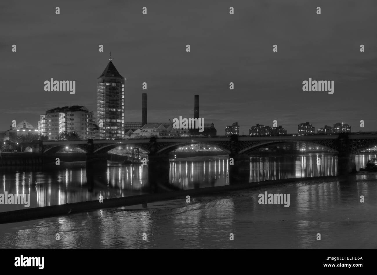 Chelsea railway bridge at night Stock Photo - Alamy