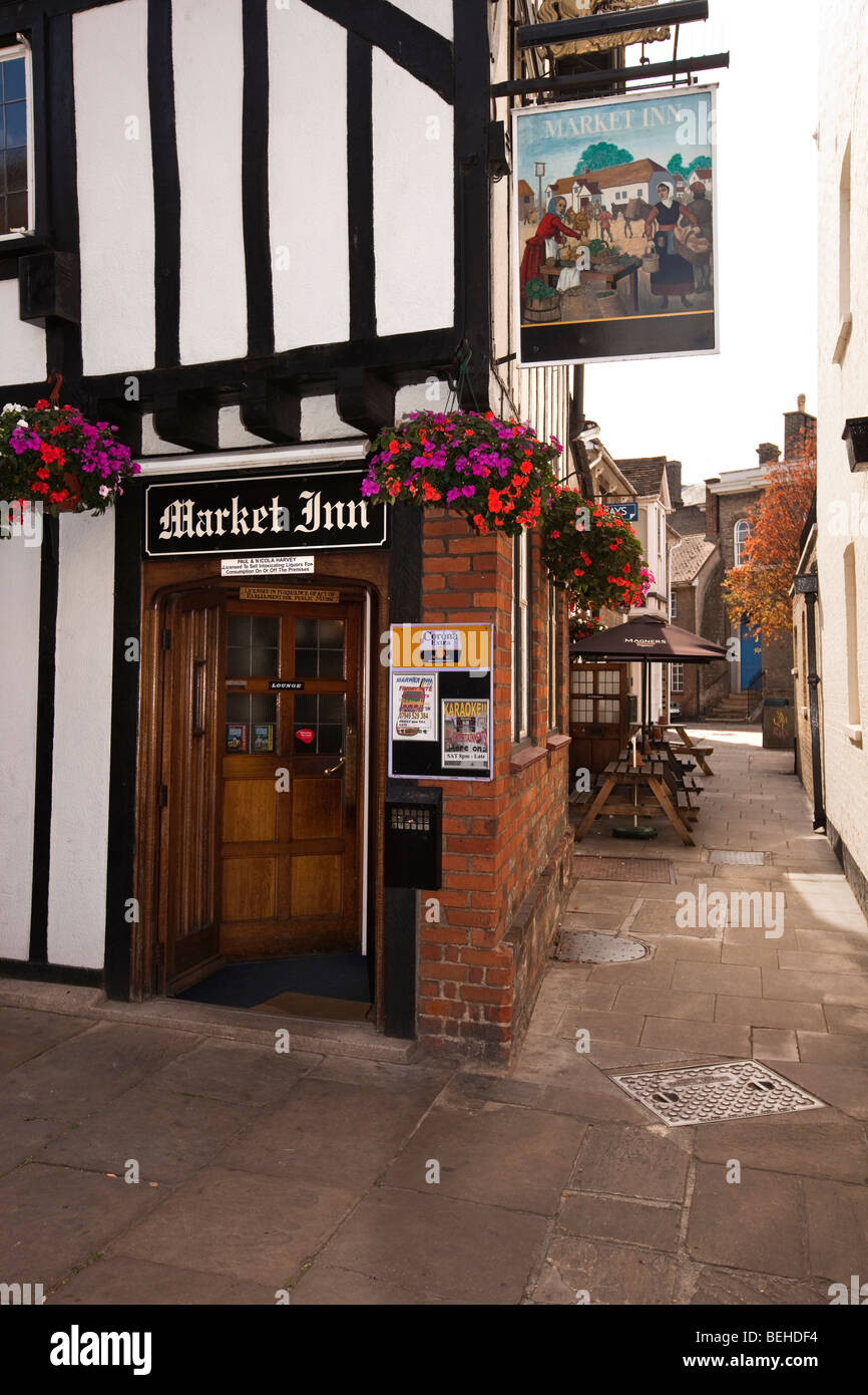 England, Cambridgeshire, Huntingdon, Market Hill, Market Inn historic town centre pub Stock Photo