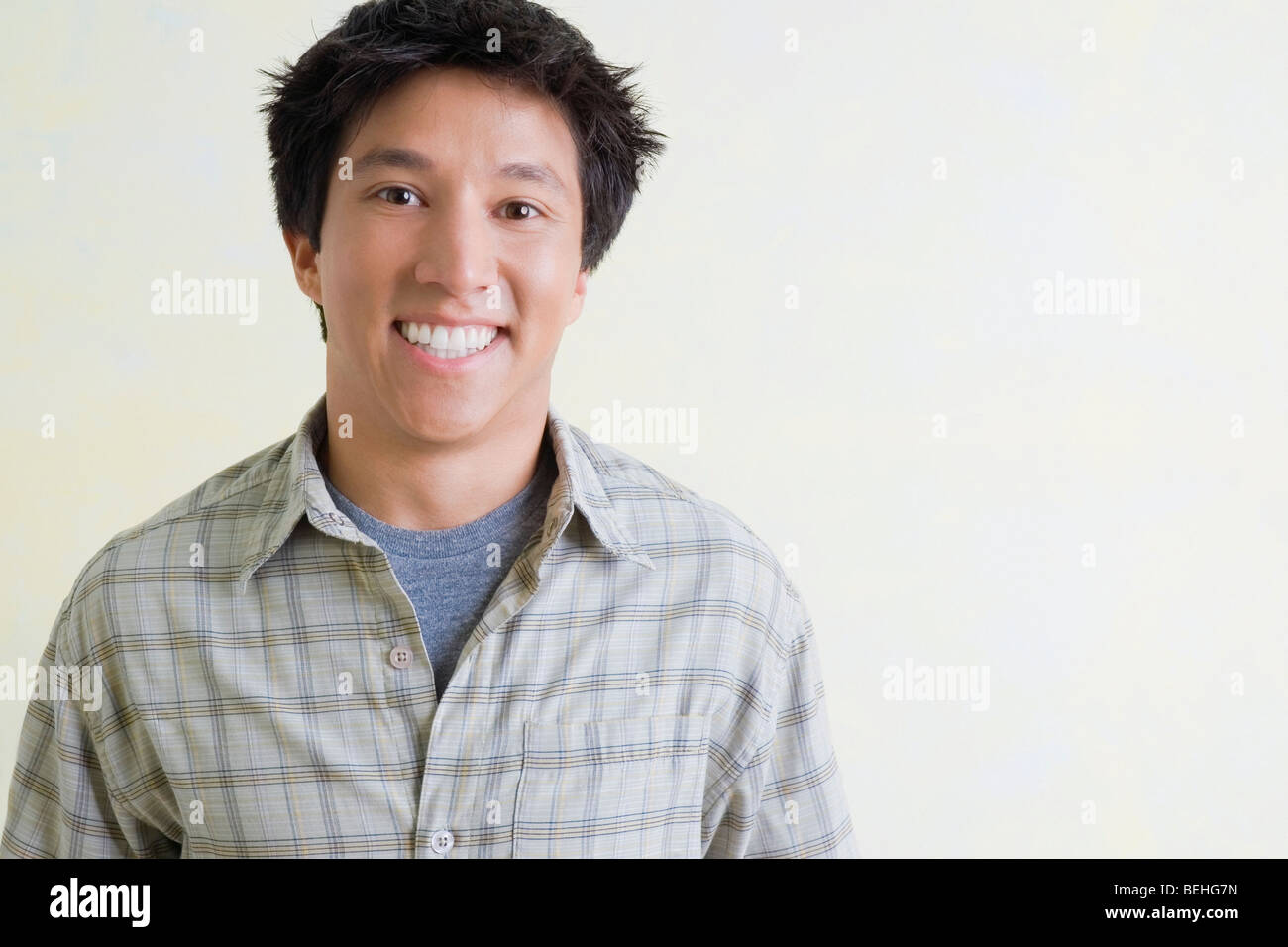 Portrait of a young man smiling Stock Photo - Alamy