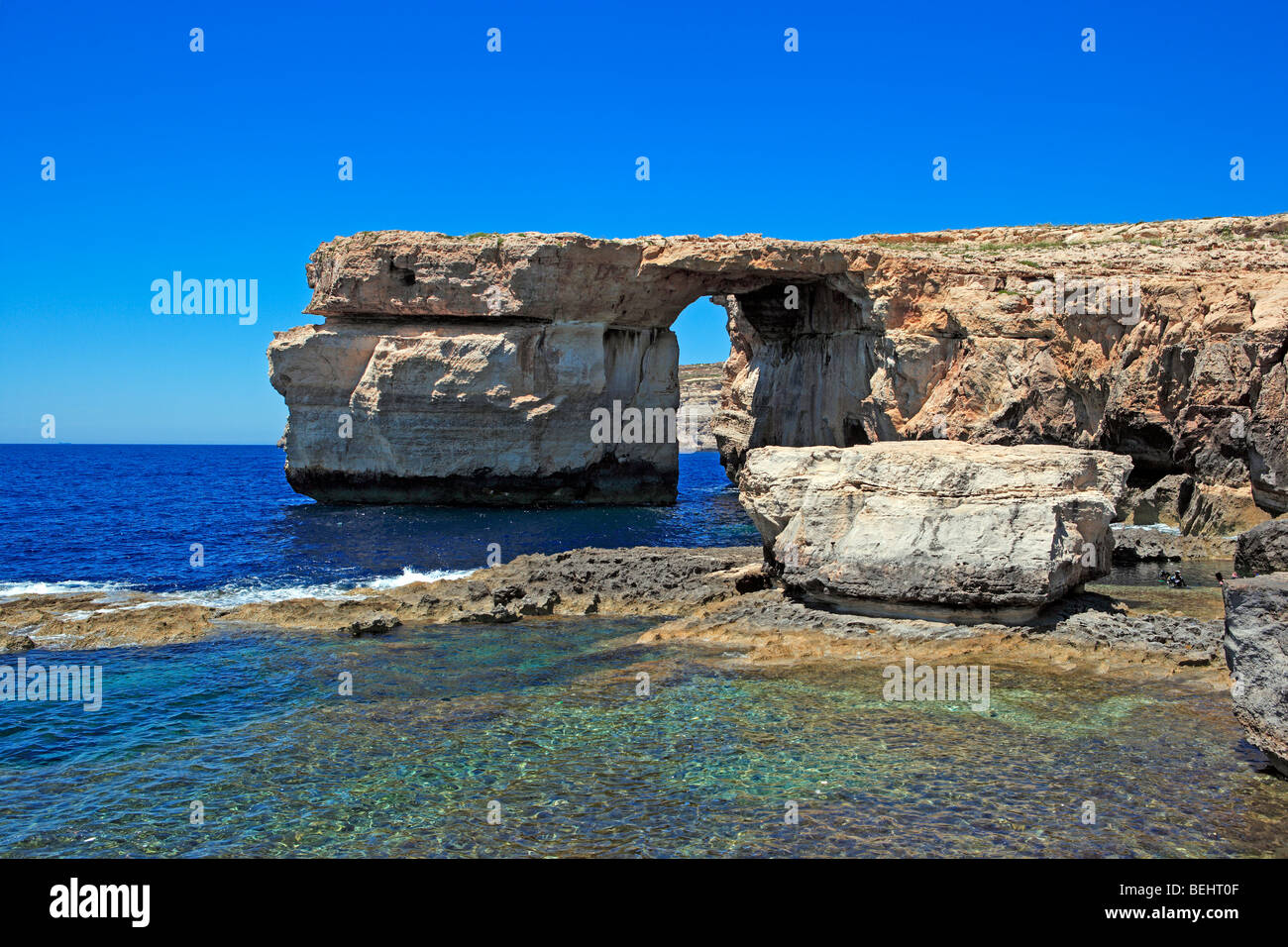 Point arch window hi-res stock photography and images - Alamy